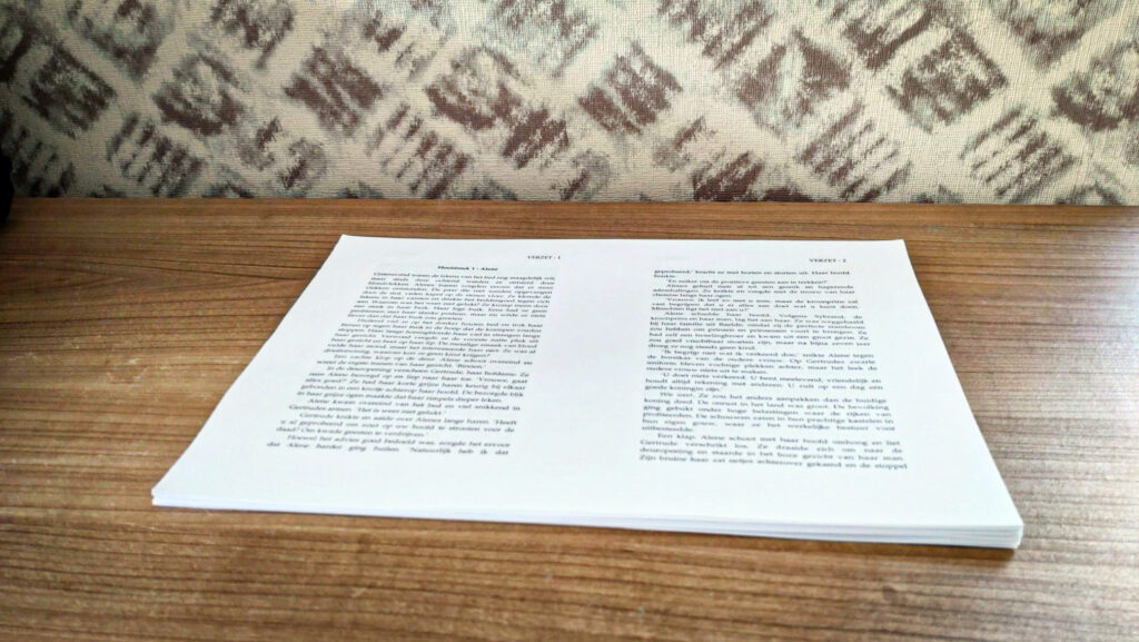 Een foto van een stapel papier